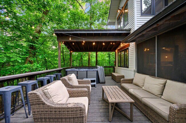 Building Photo - 47 White Pne Rd