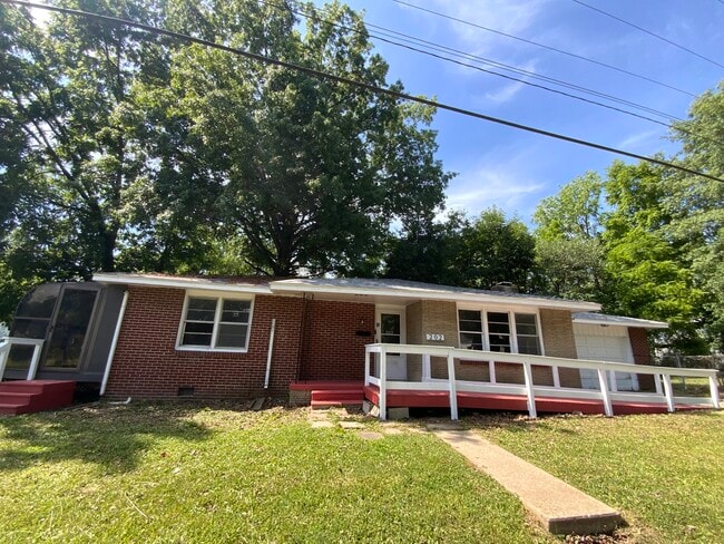Primary Photo - 202 Grace St