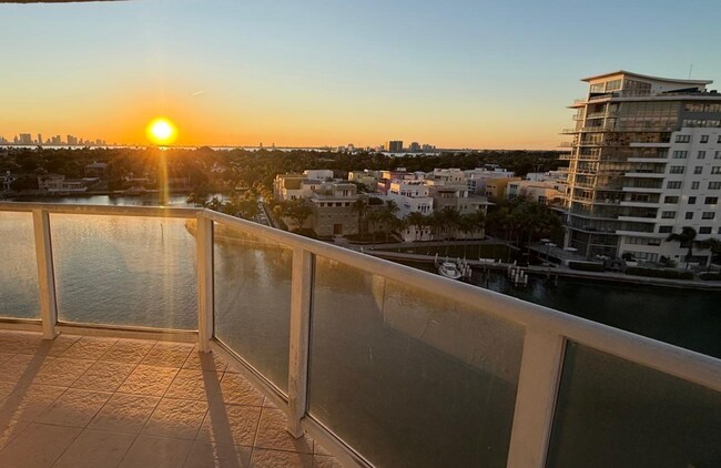 Building Photo - 5900 Collins Ave