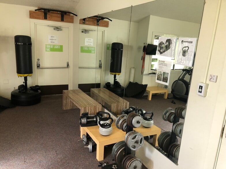 Building Photo - 100 Kinross Dr