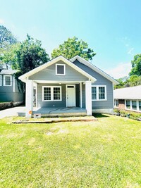 Building Photo - ** 2 bed 2 bath located in capital heights...