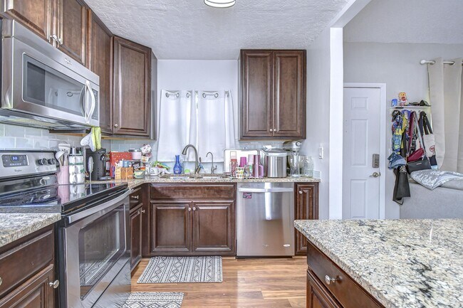 Building Photo - 2926 Lichen Ln