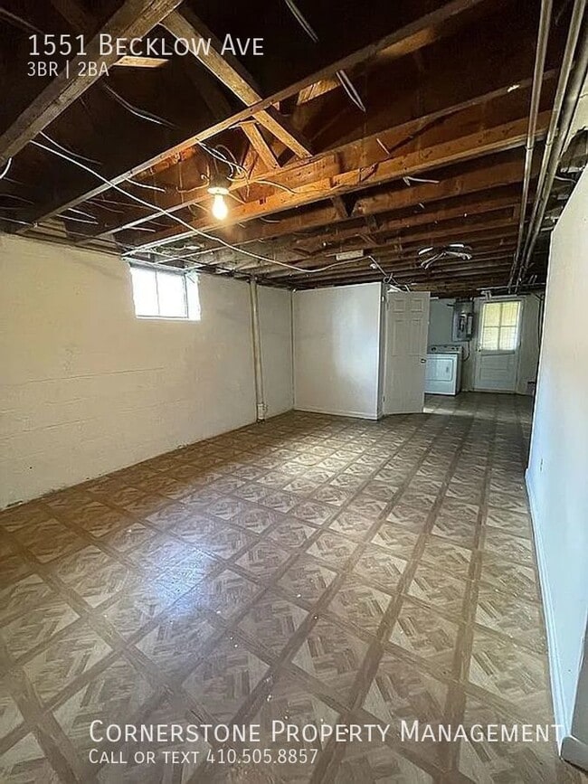 Building Photo - 3 beds | 1.5 baths | $1499 | 1551 Becklow ...