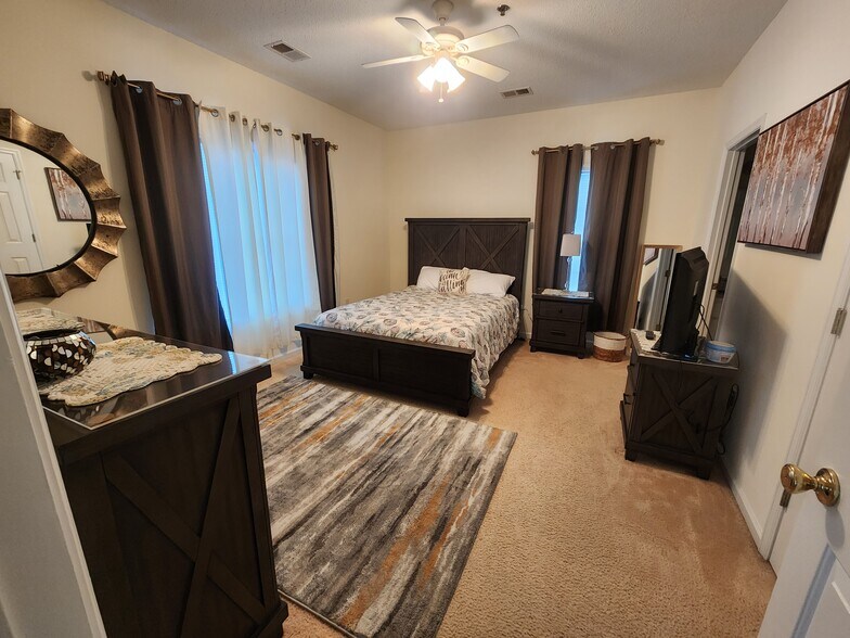 Master Bedroom - 2090 Cross Gate Blvd
