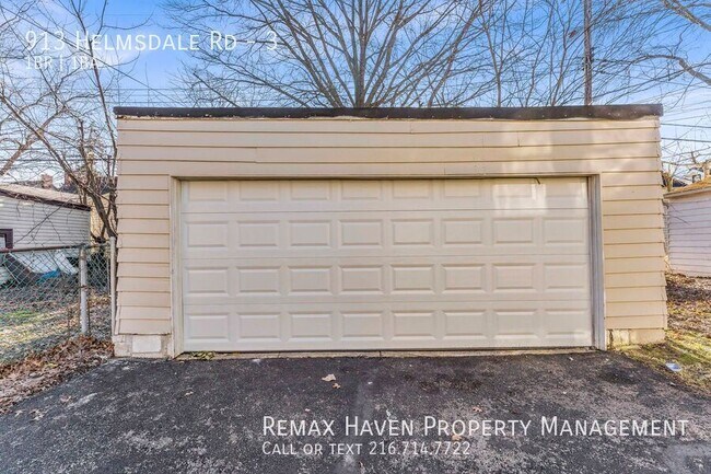 Building Photo - 913 Helmsdale Rd