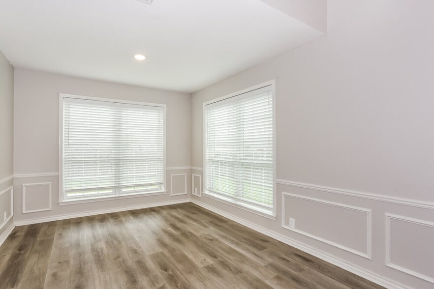 Building Photo - 3355 Brooke St