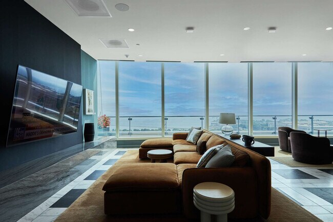 Building Photo - 1000 S Michigan Ave