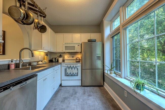 Building Photo - 500 Prospect St