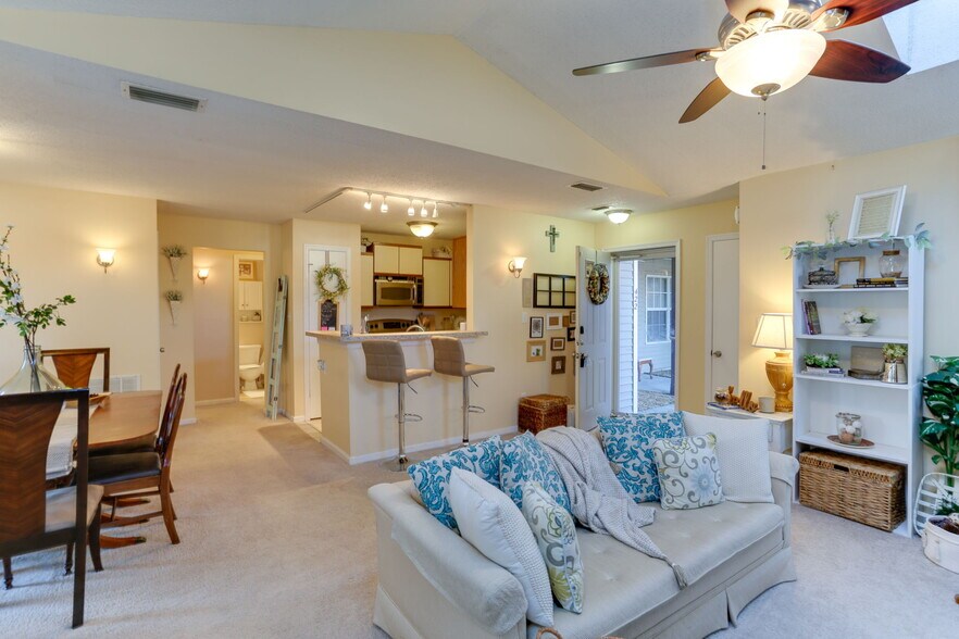 Building Photo - 422 Lees Mill Dr