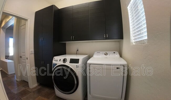 Building Photo - 1612 W Morelos St