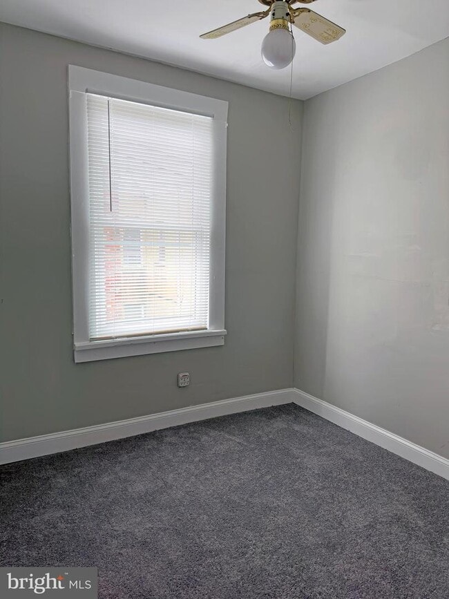 Building Photo - 1528 S Hollywood St