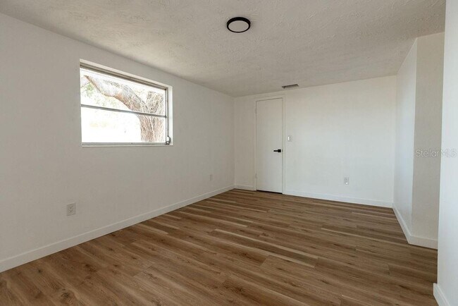 Building Photo - 3530 Umber Rd