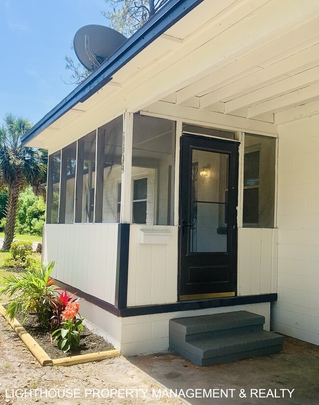 Building Photo - Fully Renovated 3 Bed/1 Bath Home with Att...