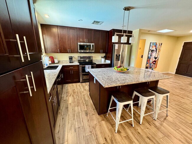 Building Photo - 8238 E Vista Dr