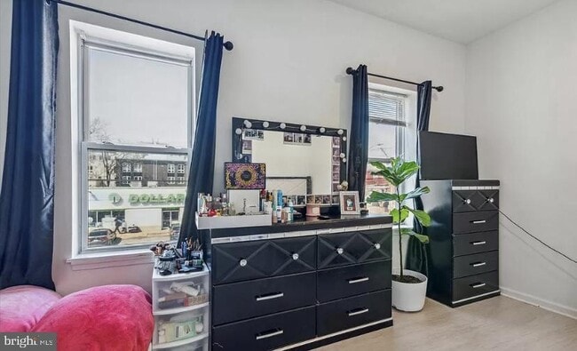 Building Photo - 2606 W Girard Ave