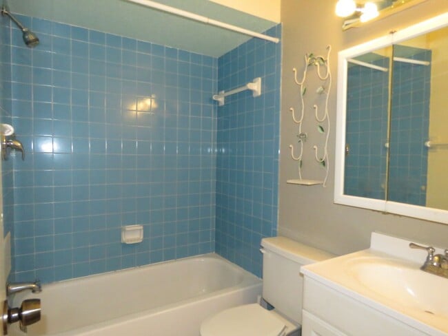Building Photo - For Rent 4 Bd/ 3Ba Home
