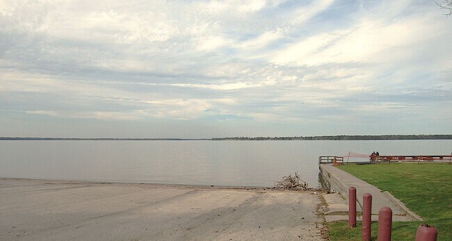 Building Photo - Conveniently Located Northeast Houston Are...