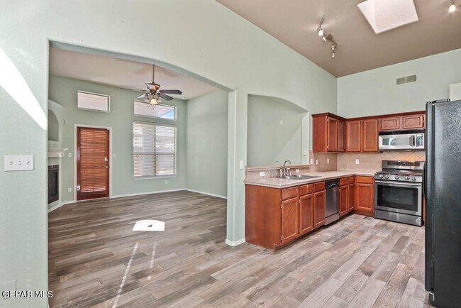Building Photo - 12733 Tierra Salas Dr