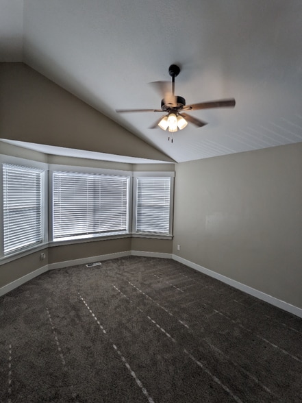 Building Photo - 231 150