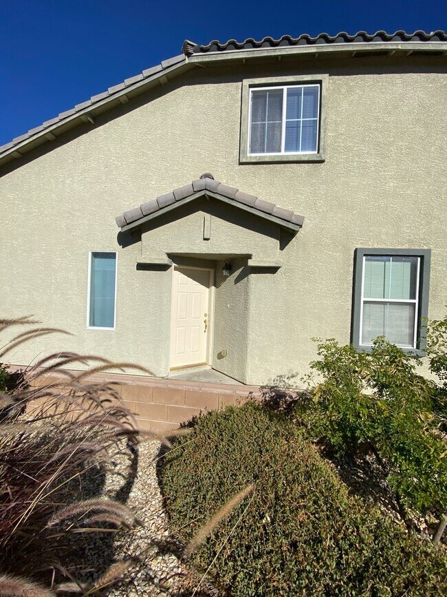 Building Photo - AMERICANA Property Mgmt - Freshly remodele...