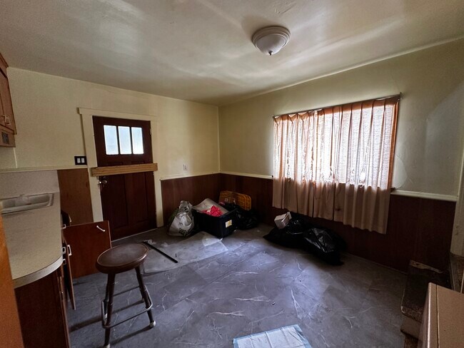 Building Photo - 434R Linden Ave