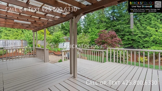 Building Photo - 1340 NW Huckle Dr