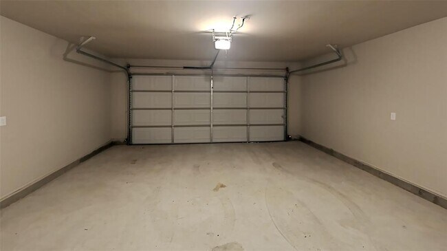 Building Photo - 14320 Covington Ave