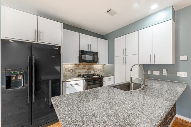 Building Photo - 3 N Ennis St