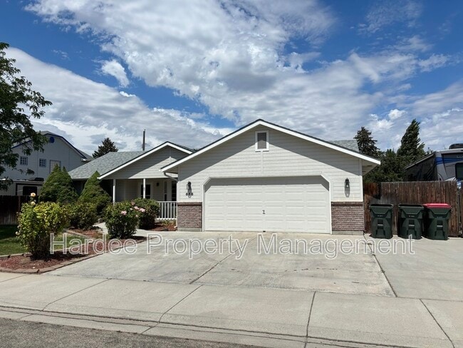 Primary Photo - 668 W Applegate St