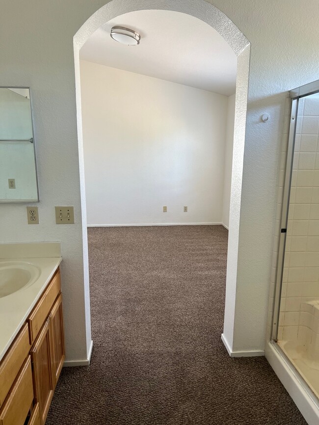 Building Photo - Weston Ranch 4 Bedroom 3 Bathroom Home