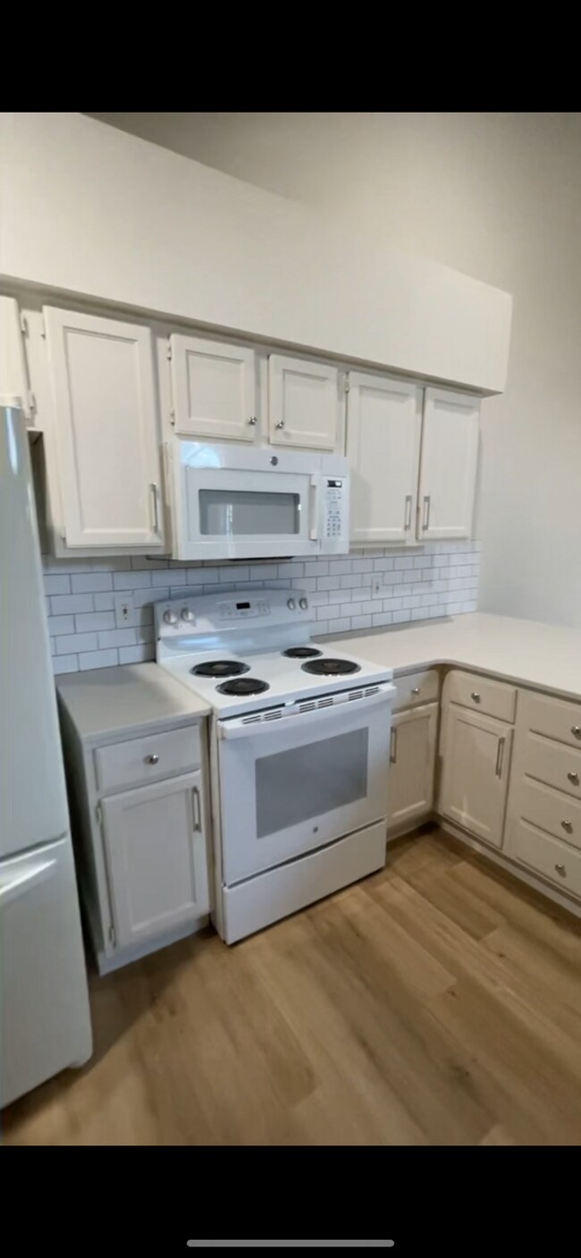 Building Photo - 500 Dandy Brush Ln W