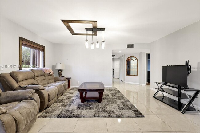 Building Photo - 12850 SW 4th Ct