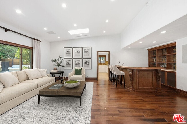 Building Photo - 2108 San Ysidro Dr