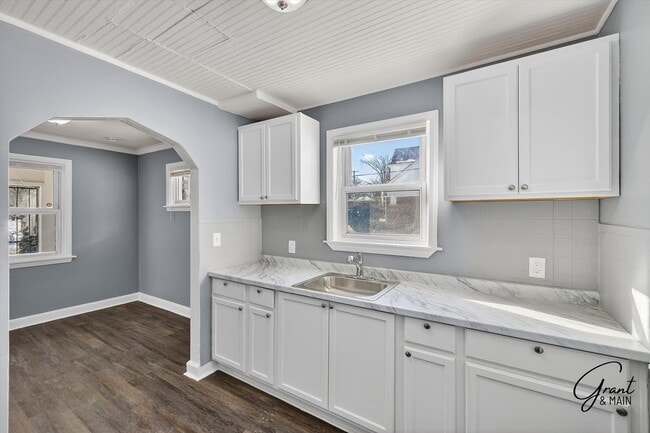 Building Photo - $1200 2 bedroom