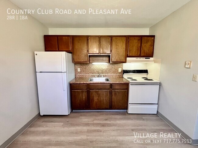 Building Photo - 605 Country Club Rd