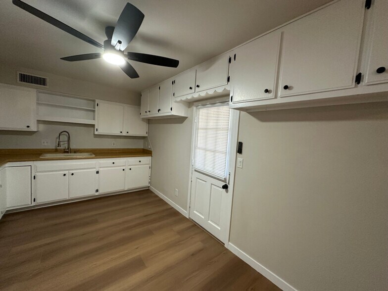 Building Photo - 740 Tiger Lilly Ln