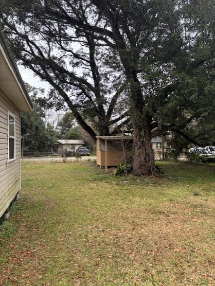 Building Photo - 519 W Orchid Ave