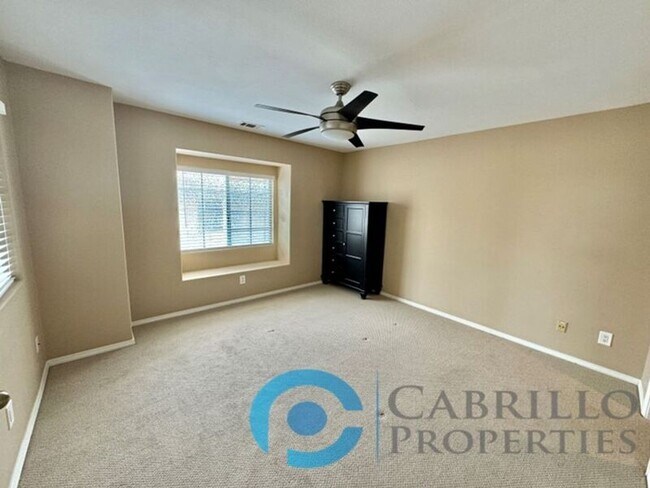 Building Photo - 1070 Felspar St