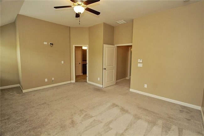 Building Photo - 7605 Lowery Oak Dr