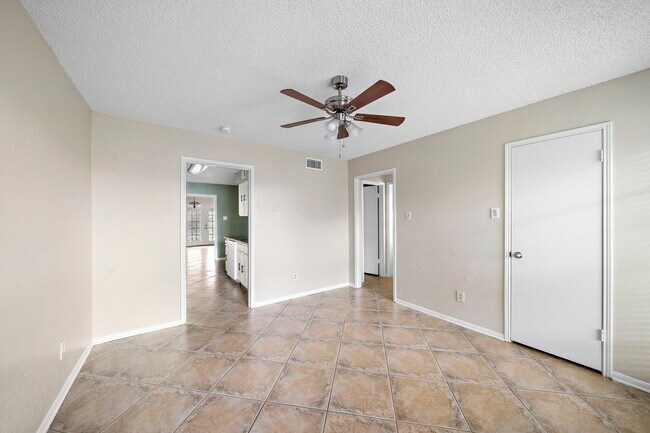 Building Photo - 14185 Misty Meadow Ln