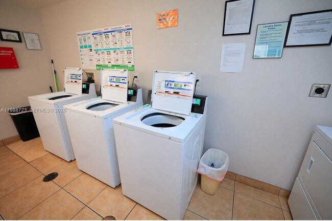 Building Photo - 13 S Royal Poinciana Blvd