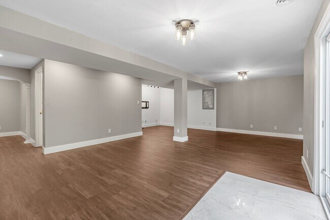 Building Photo - Beautiful 3-Bed, 3-Bath Home in Excellent ...