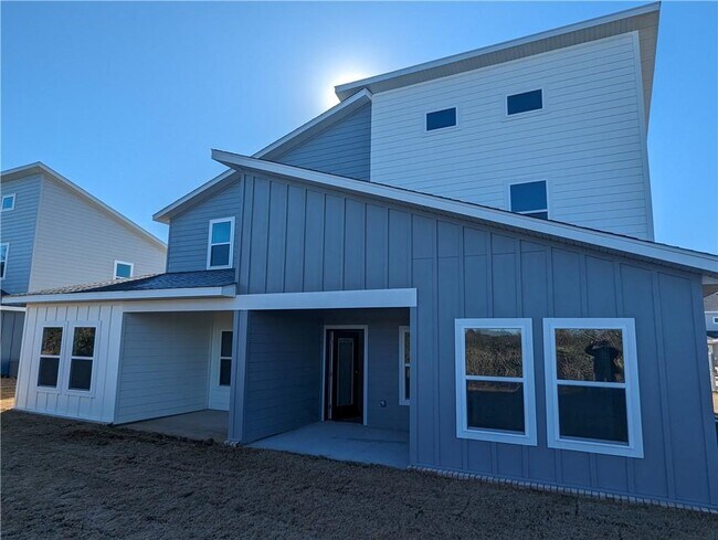 Building Photo - 1606 SW Casuarina Dr