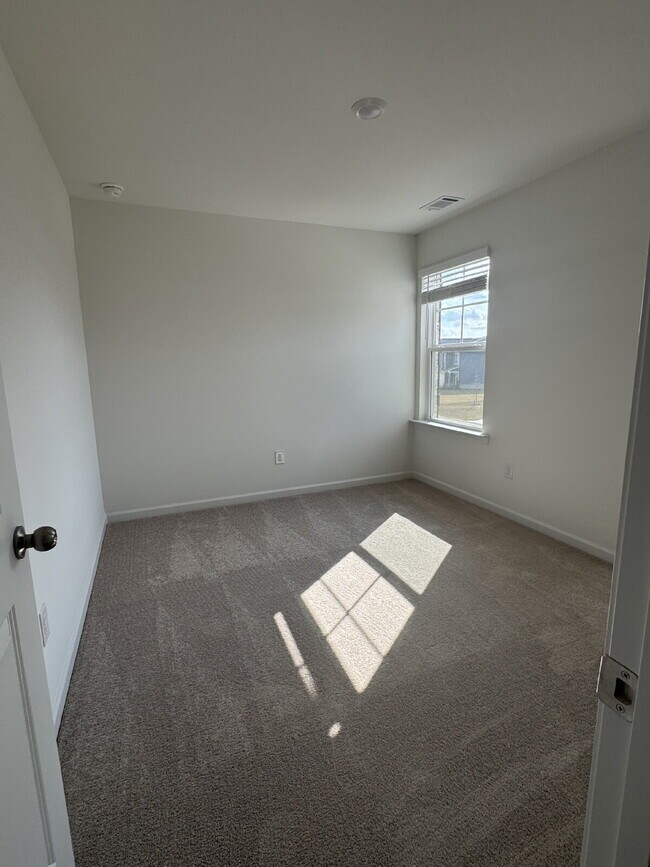 Building Photo - "Spacious 5-Bedroom NEW HOME on Rolling Meadow Way - Your Dream Home Awaits in Kathleen!"