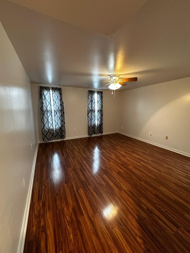 Building Photo - 1527 W 36th St