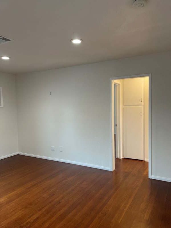 Building Photo - 1530 Drexel Dr