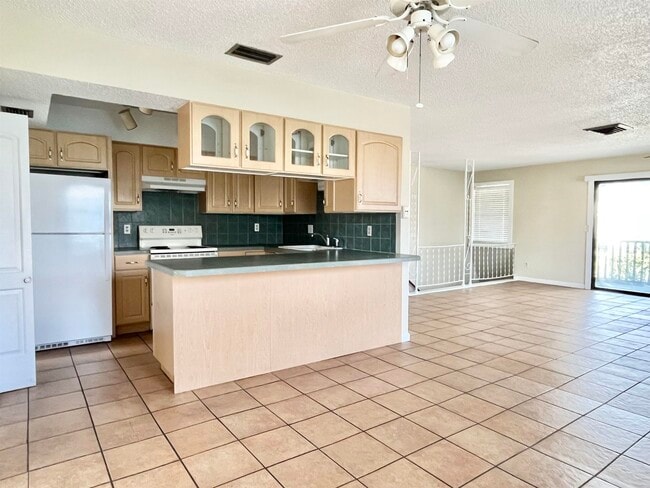 Building Photo - 13 E St