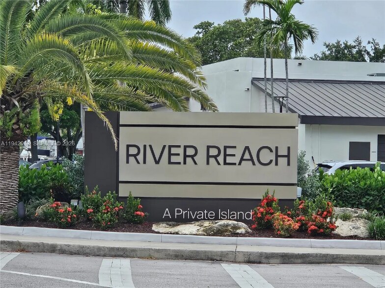 Building Photo - 1201 River Reach Dr