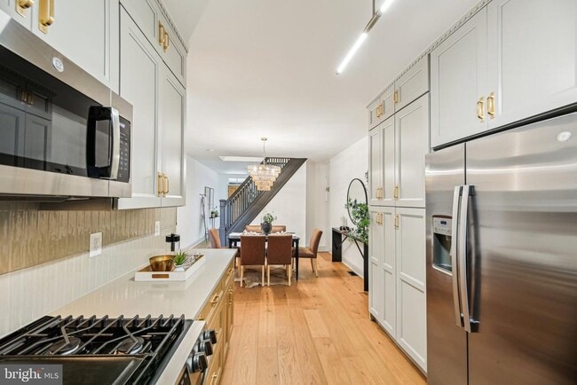 Building Photo - 3348 Chestnut Ave