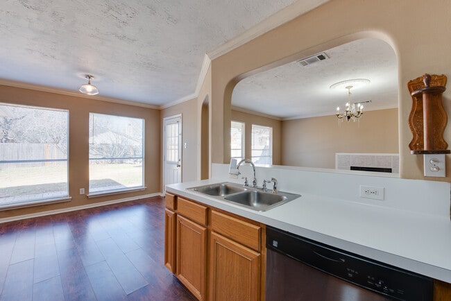 Building Photo - 6611 Amberfield Ln